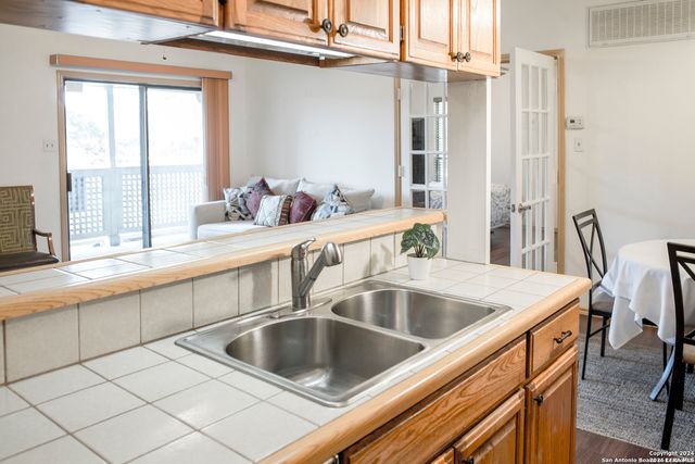 12446 Starcrest Dr Apt 404, San Antonio, TX 78216
