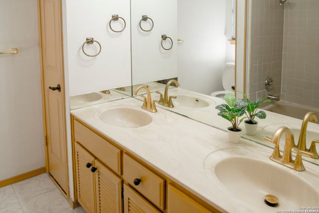 12446 Starcrest Dr Apt 404, San Antonio, TX 78216
