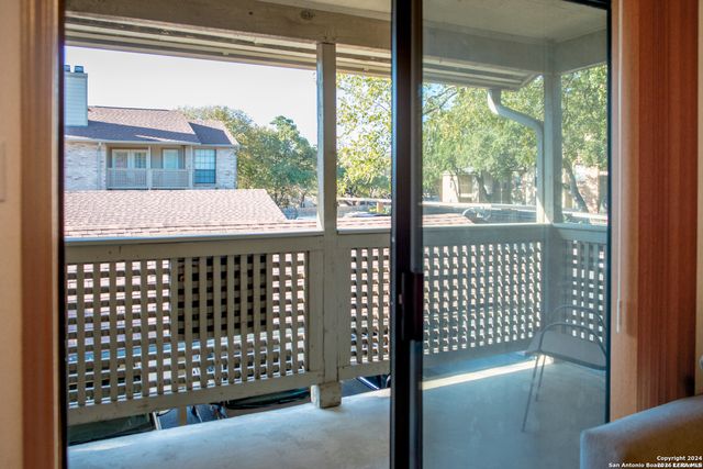 12446 Starcrest Dr Apt 404, San Antonio, TX 78216