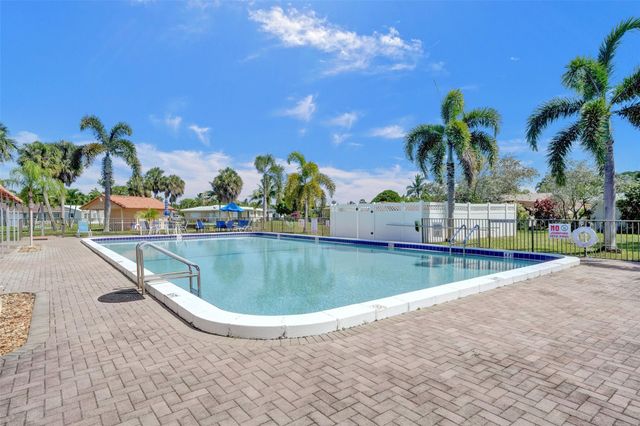 4508 NW 43rd Ter, Tamarac, FL 33319