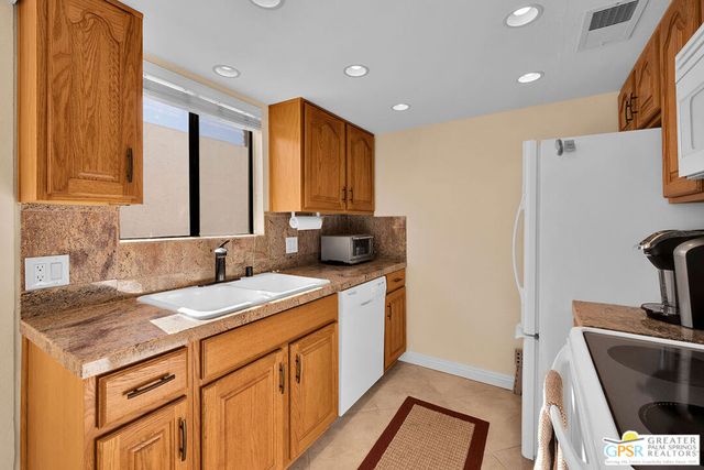 1050 E Ramon Road 84, Palm Springs, CA 92264