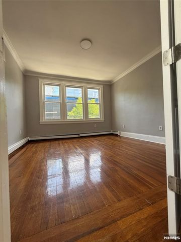 172-174 10th Street 2, Newark, NJ 07107