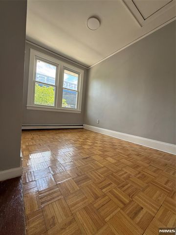 172-174 10th Street 2, Newark, NJ 07107