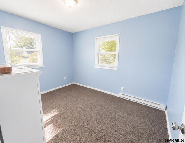 2122 S 46 Street S, Omaha, NE 68106