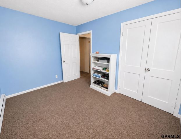 2122 S 46 Street S, Omaha, NE 68106