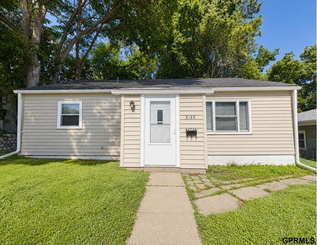2122 S 46 Street S, Omaha, NE 68106