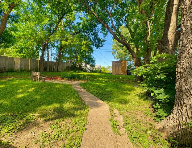 2122 S 46 Street S, Omaha, NE 68106