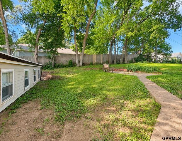 2122 S 46 Street S, Omaha, NE 68106
