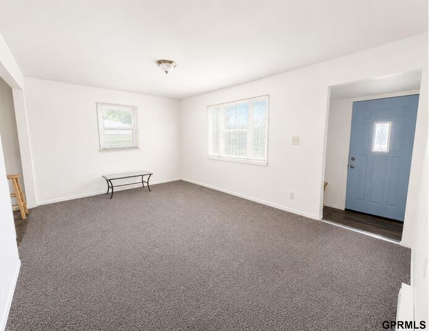 2122 S 46 Street S, Omaha, NE 68106