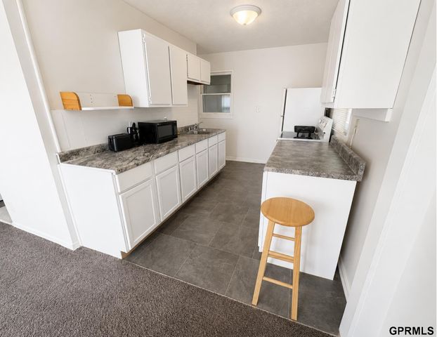 2122 S 46 Street S, Omaha, NE 68106