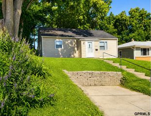 2122 S 46 Street S, Omaha, NE 68106