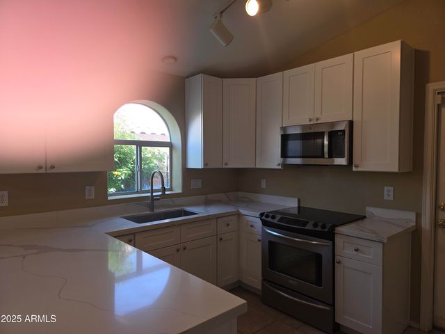 2235 E DONALD Drive E, Phoenix, AZ 85024