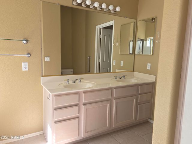 2235 E DONALD Drive E, Phoenix, AZ 85024