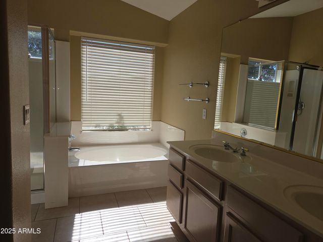 2235 E DONALD Drive E, Phoenix, AZ 85024