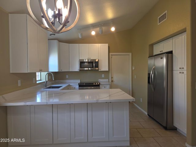 2235 E DONALD Drive E, Phoenix, AZ 85024