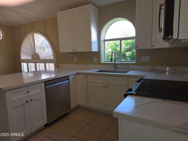 2235 E DONALD Drive E, Phoenix, AZ 85024