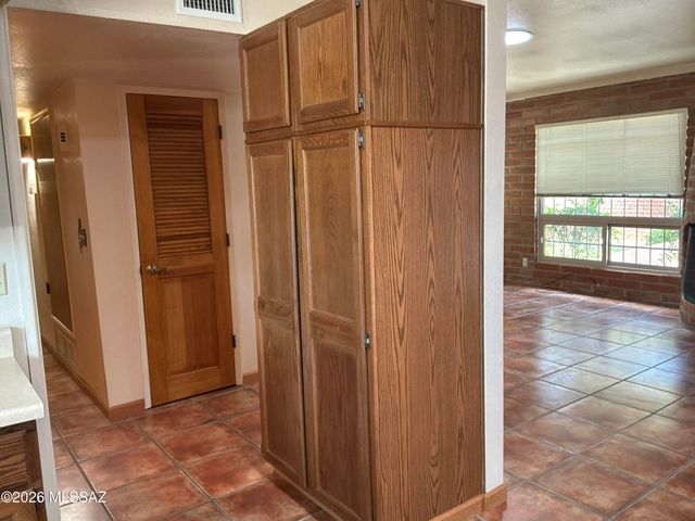 118 W Andrew Potter Street, Corona De Tucson, AZ 85641