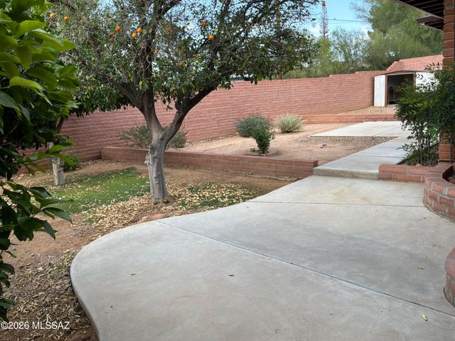 118 W Andrew Potter Street, Corona De Tucson, AZ 85641