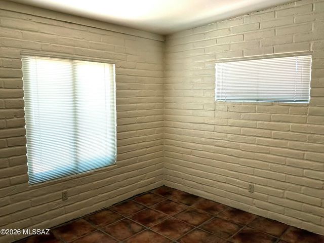 118 W Andrew Potter Street, Corona De Tucson, AZ 85641
