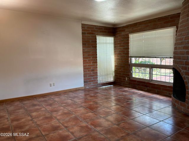 118 W Andrew Potter Street, Corona De Tucson, AZ 85641