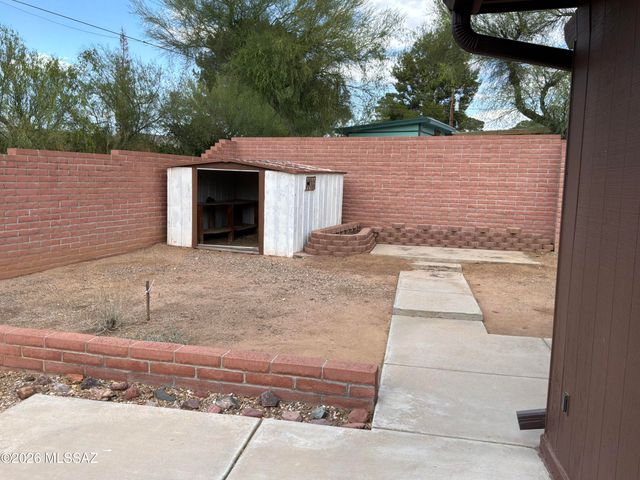 118 W Andrew Potter Street, Corona De Tucson, AZ 85641