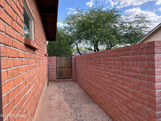 118 W Andrew Potter Street, Corona De Tucson, AZ 85641