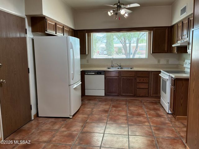 118 W Andrew Potter Street, Corona De Tucson, AZ 85641