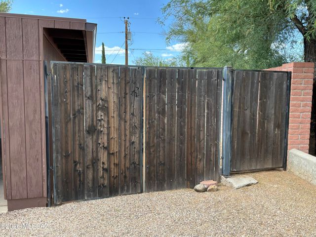 118 W Andrew Potter Street, Corona De Tucson, AZ 85641