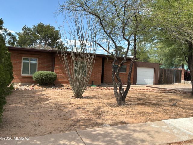 118 W Andrew Potter Street, Corona De Tucson, AZ 85641