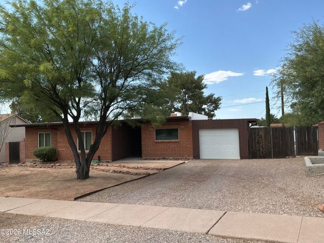 118 W Andrew Potter Street, Corona De Tucson, AZ 85641