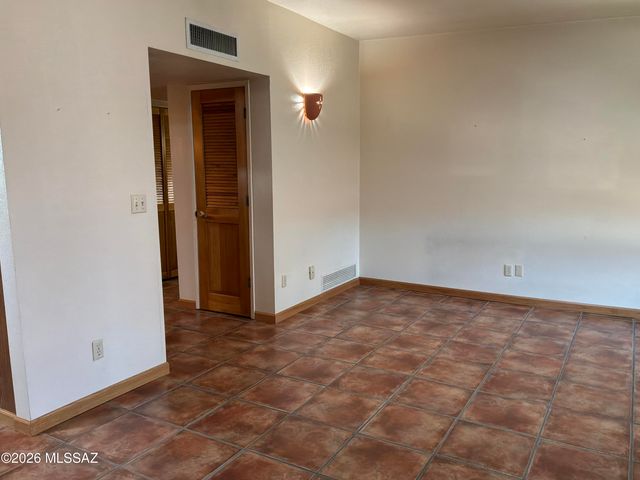 118 W Andrew Potter Street, Corona De Tucson, AZ 85641