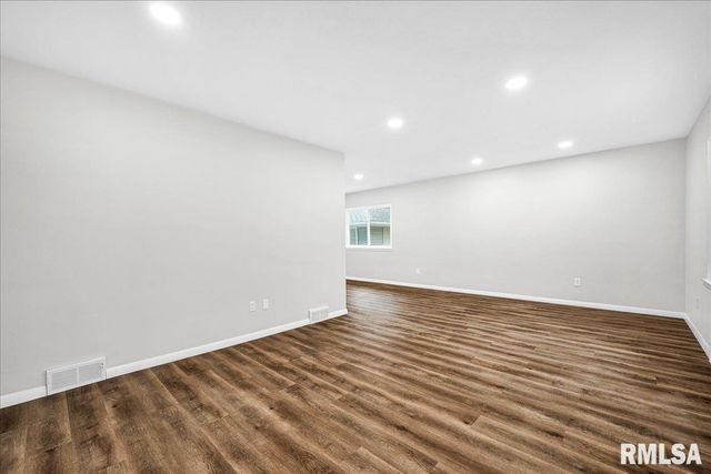 2003 S MAHARK Lane, Peoria, IL 61607