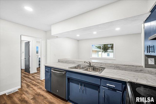 2003 S MAHARK Lane, Peoria, IL 61607