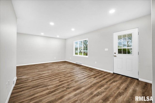 2003 S MAHARK Lane, Peoria, IL 61607