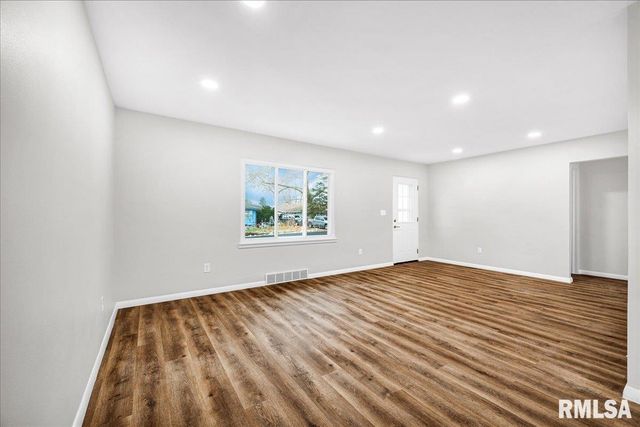 2003 S MAHARK Lane, Peoria, IL 61607