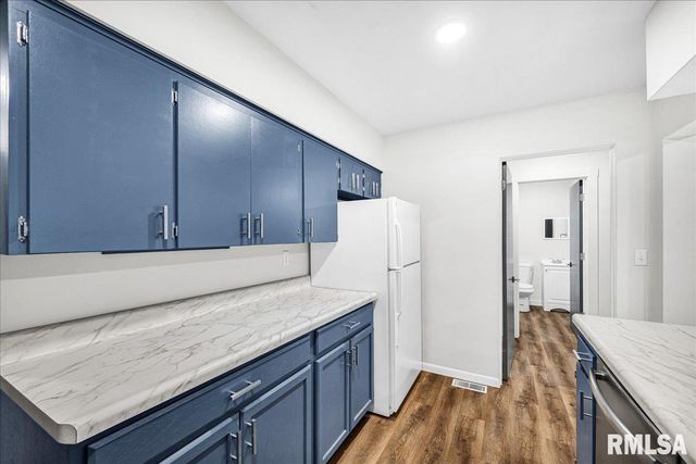 2003 S MAHARK Lane, Peoria, IL 61607