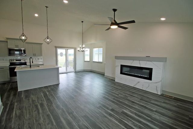 8641 E Cherrywood Ct, Bel Aire, KS 67226