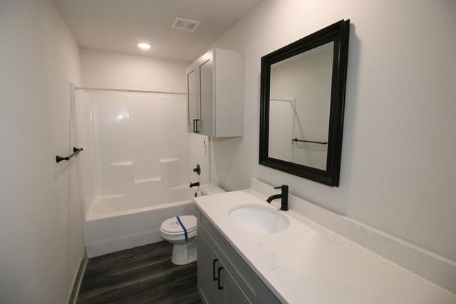 8641 E Cherrywood Ct, Bel Aire, KS 67226