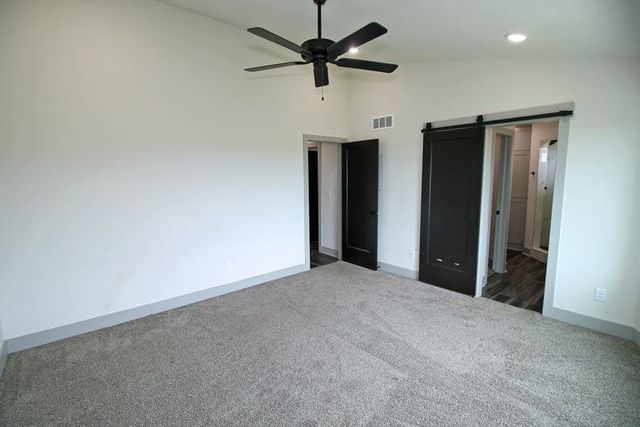 8641 E Cherrywood Ct, Bel Aire, KS 67226