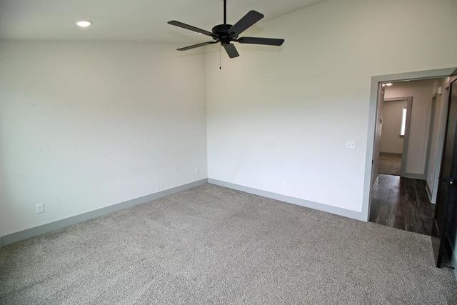 8641 E Cherrywood Ct, Bel Aire, KS 67226