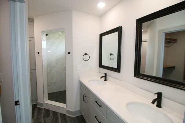 8641 E Cherrywood Ct, Bel Aire, KS 67226