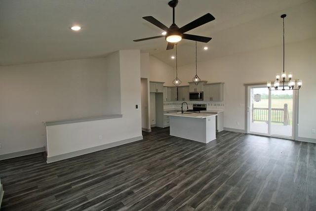 8641 E Cherrywood Ct, Bel Aire, KS 67226