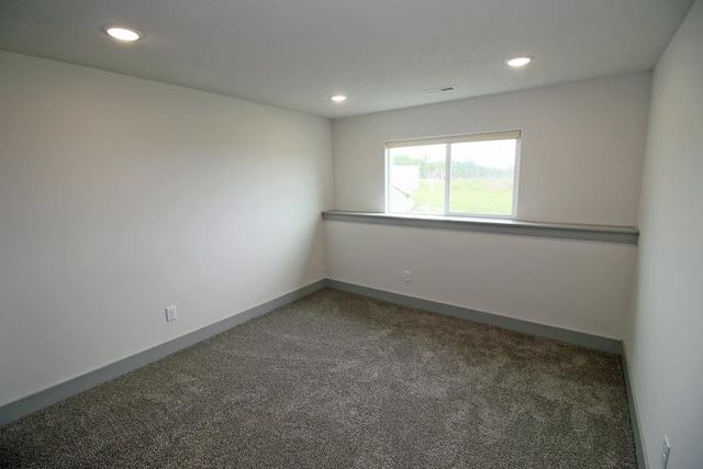 8641 E Cherrywood Ct, Bel Aire, KS 67226