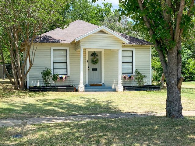 225 S Wilson Street, Burleson, TX 76028