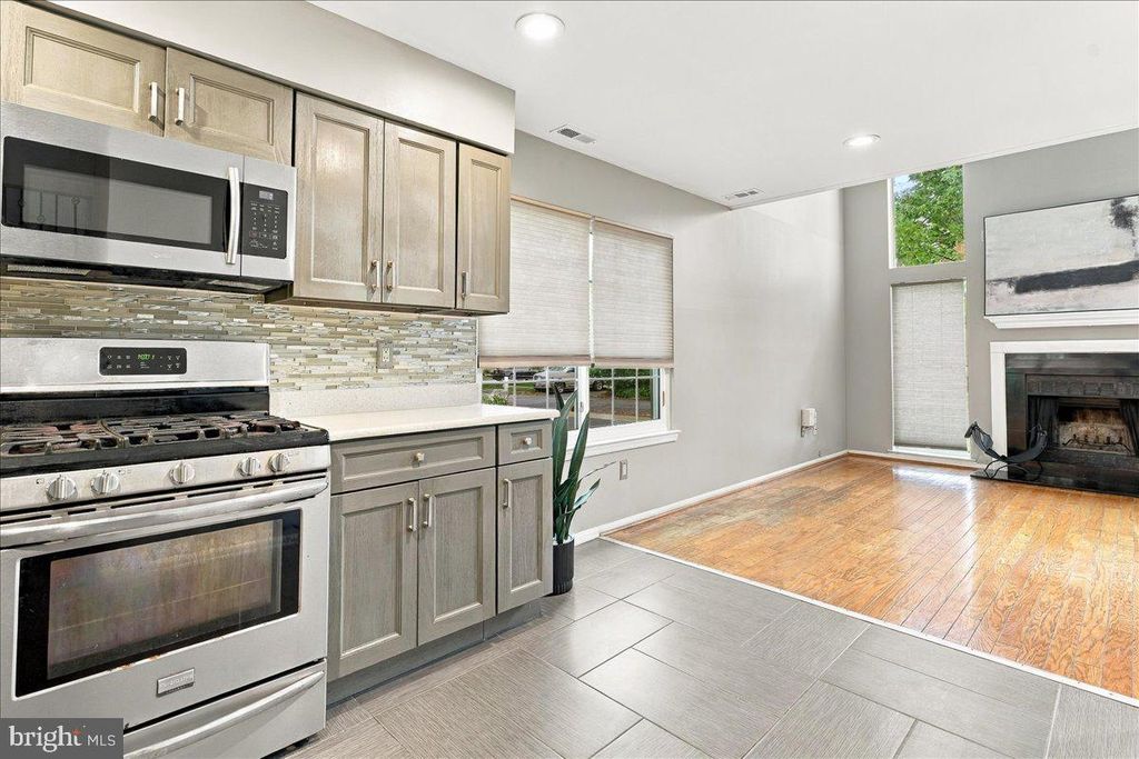 64 WINCHESTER DR, HIGHTSTOWN, NJ 08520 — photo 2