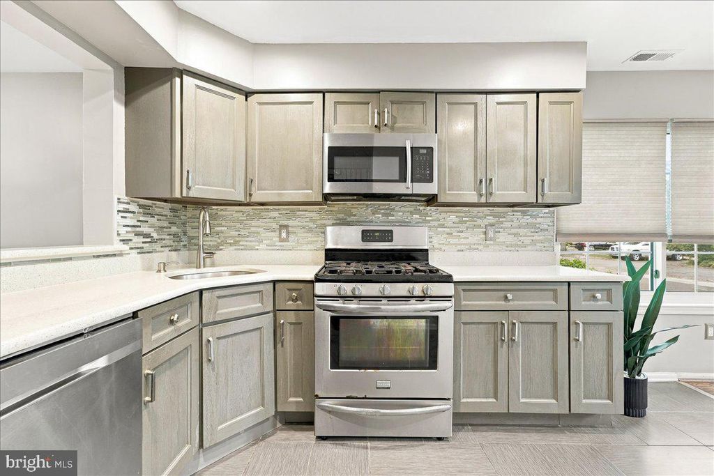 64 WINCHESTER DR, HIGHTSTOWN, NJ 08520 — photo 3