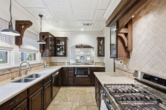 2005 Park Place Avenue, Fort Worth, TX 76110