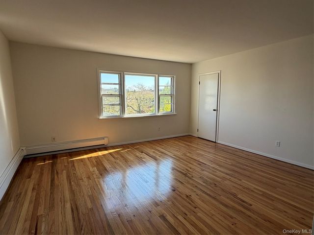 561 E Olive Street Upstairs, Long Beach, NY 11561