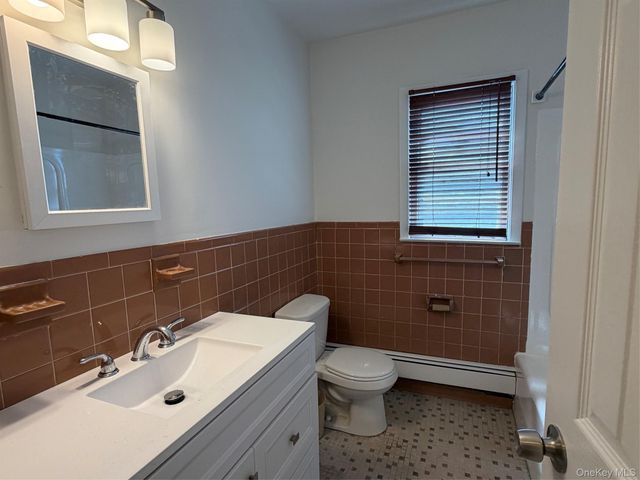 561 E Olive Street Upstairs, Long Beach, NY 11561