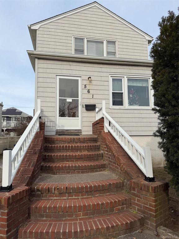 561 E Olive Street Upstairs, Long Beach, NY 11561